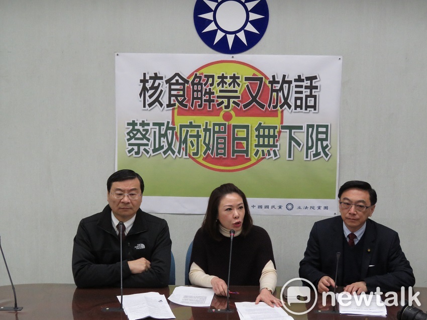 對於衛福部次長何啟功昨表示，禁止五縣市食品輸台是不對的，而是應對高風險食品做管制。國民黨團今（30）天上午召開記者會表示，堅決反對解禁的立場，絕難容忍政府拿國人健康當外交籌碼。 圖：趙婉淳／攝