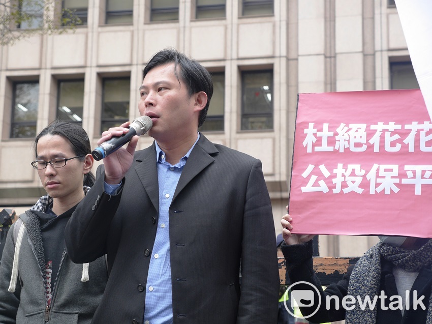 時代力量主席黃國昌、社民黨召集人范雲、民國黨政策會研究員謝璦竹、台灣新聞記者協會秘書長陳益能均到場聲援。 圖：趙婉淳／攝（資料照片）