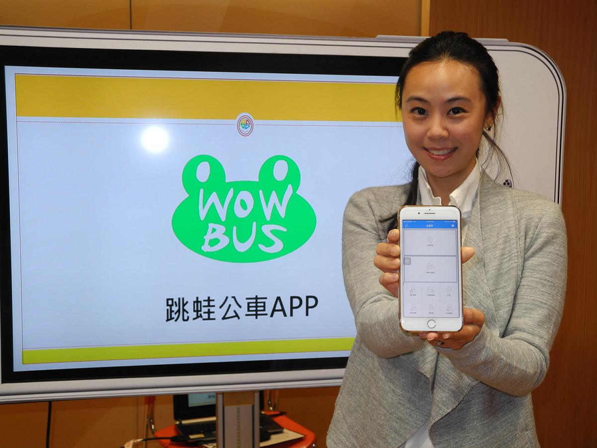 新北市交通局暨北基桃市府、公車業者，今天一起宣布推出全國首創的「跳蛙公車APP」 圖：王峻昌/攝