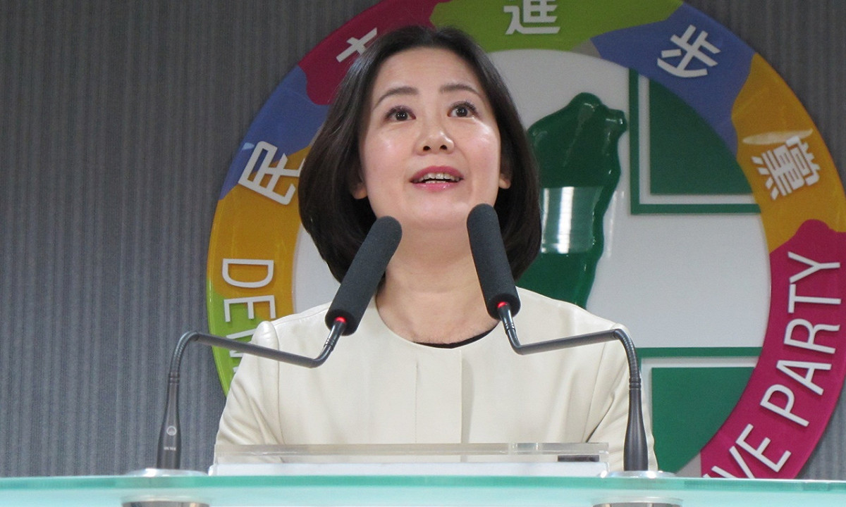 民進黨發言人吳思瑤31日主持中常會後記者會。 圖：林朝億/攝