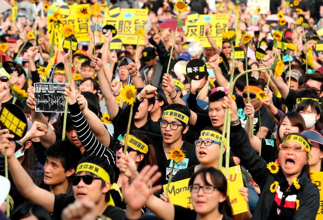 2014年9月為了爭取真普選，香港爆發「雨傘運動」，成千上萬民眾為追求民主自由挺身而出。    圖：達志影像/路透社資料照片