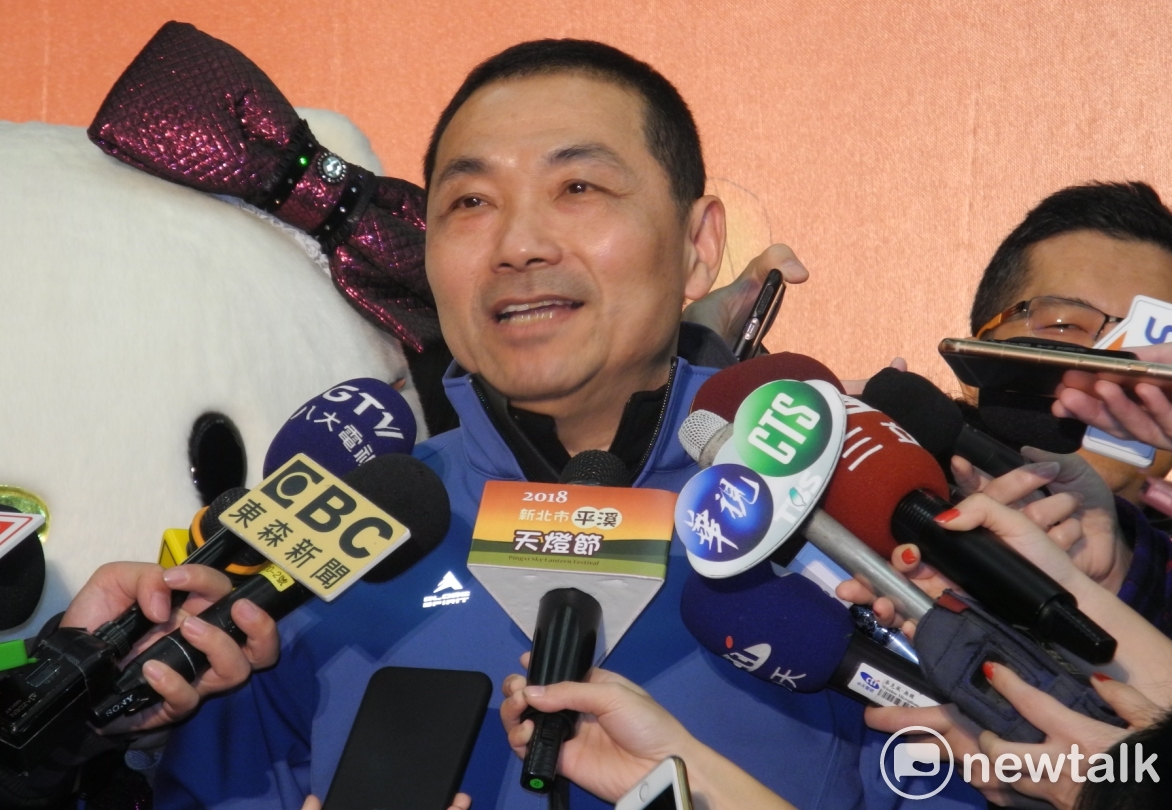 侯友宜上午談到高雄市議員擬參選人李雅芬合照宣傳之事，表示他會自己努力，也願意和各地認真努力的議員一起為台灣做事。 圖：王峻昌/攝