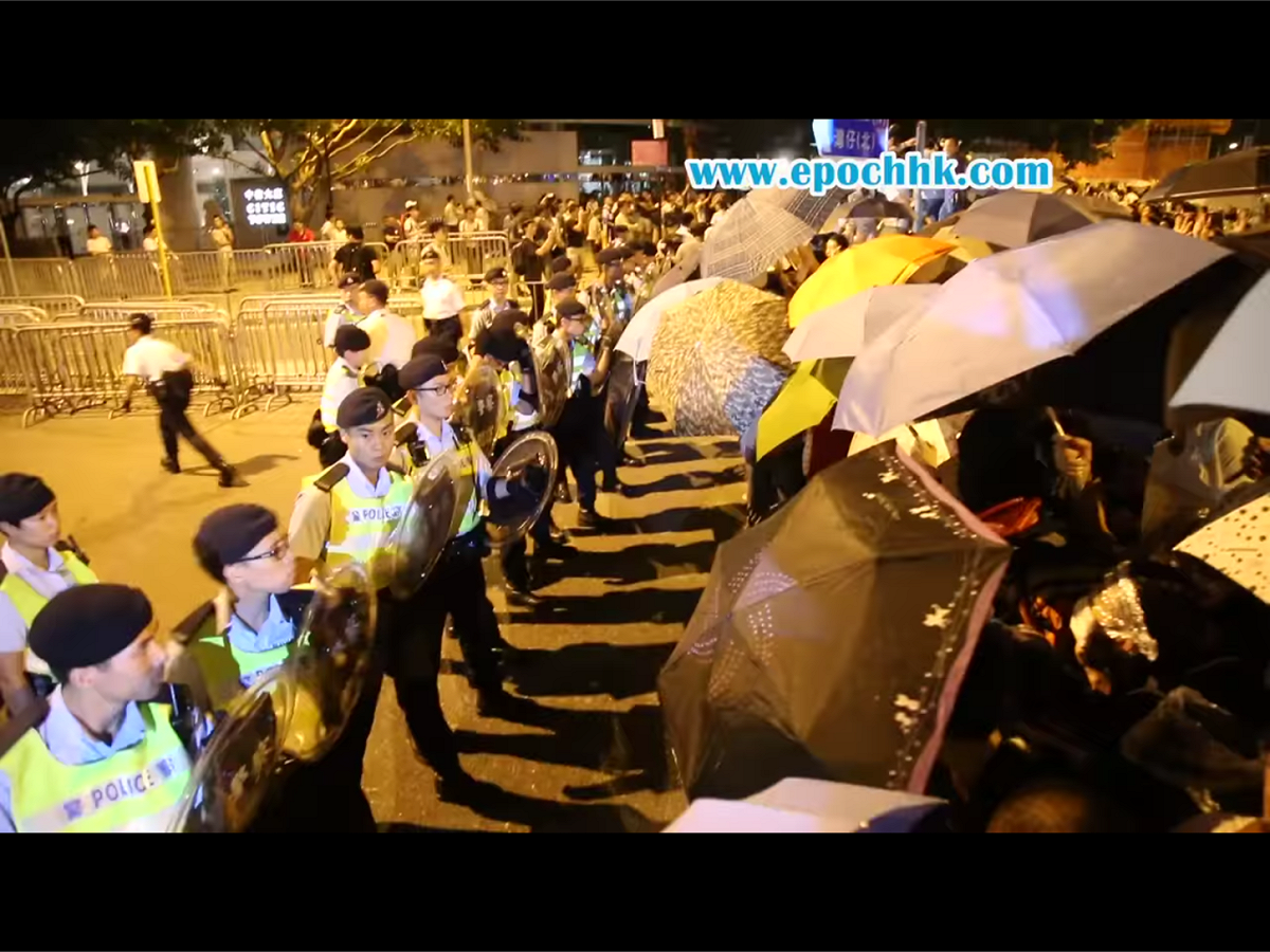 社評稱，美國12名議員，「他們唯恐香港不亂的對華惡意可謂表現得淋漓盡致」，他們顯然就是想通過這樣做「搞中國一下」，傳遞在香港搞對抗的人會得到美國支援的訊號。 圖：翻攝自Youtube