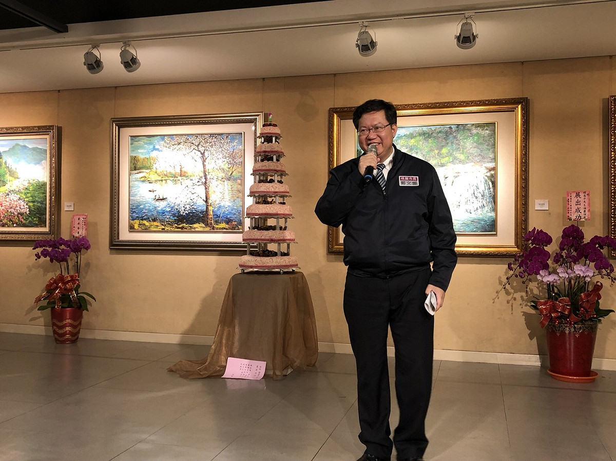 桃園市長鄭文燦今（3）日下午前往文化局，出席「晴天藝蕾-趙昌平油畫展」開幕記者會。
