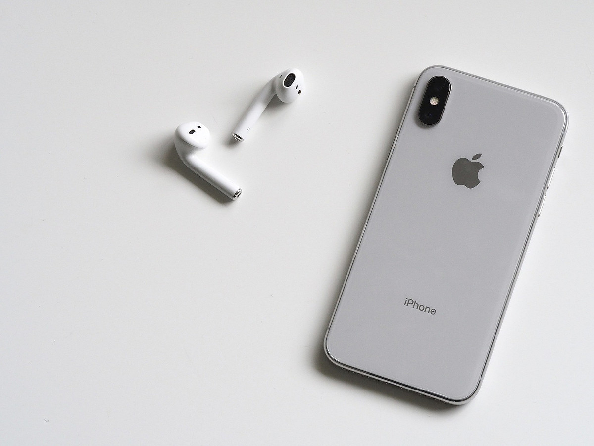 從去年11月iPhone X開賣後，便帶領蘋果逆風高飛，在去年第4季中，出貨量超過三星成為該季冠軍！ 圖：Pixabay