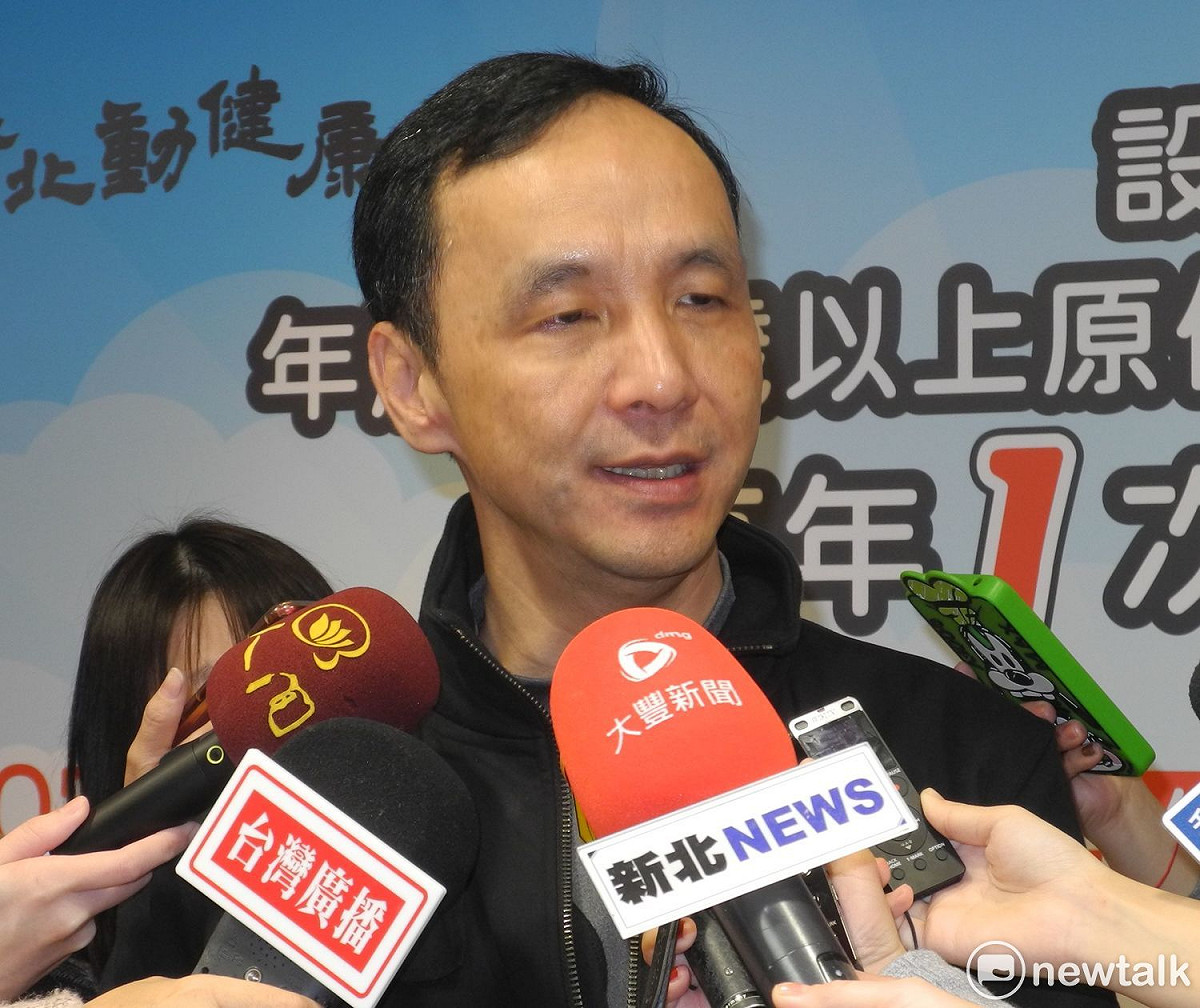 新北市長朱立倫就兩岸論壇、嘉義市議長蕭淑麗退黨等兩件事「聲援」國民黨主席吳敦義。 圖：王峻昌/攝