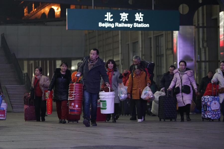 農曆年將近，每年全球最大人口移動潮在本月正式啟動，中國春運預計在這40天內，將有近30億旅客開始返鄉。 圖 : 翻攝自網易