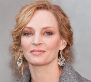 47歲美國女星鄔瑪舒曼（Uma Thurman）跳出來指控，哈維溫斯坦曾在倫敦一家飯店性侵她，甚至威脅要毀了她的事業。 圖：取自維基百科