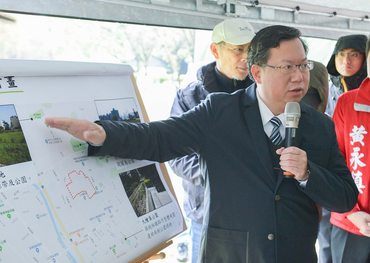 桃園市長鄭文燦解說南昌營區釋出相關規劃。 圖 : 翻攝自桃園市政府官網