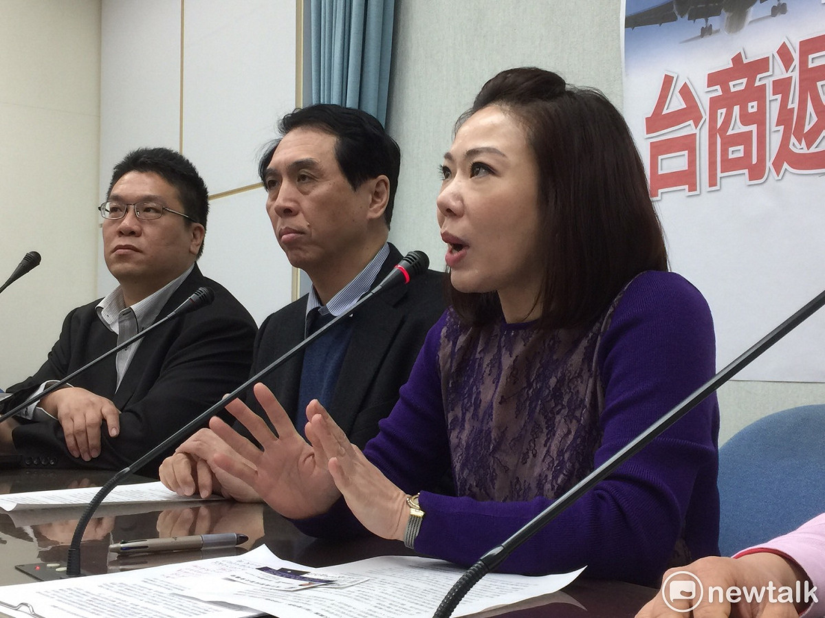 國民黨團今（5）天上午召開記者會，批評關於M503航線，兩岸政府暗自角力，使得台商、台幹、台生被迫要走小三通，成為最大受災戶與政治祭旗。 圖：趙婉淳／攝