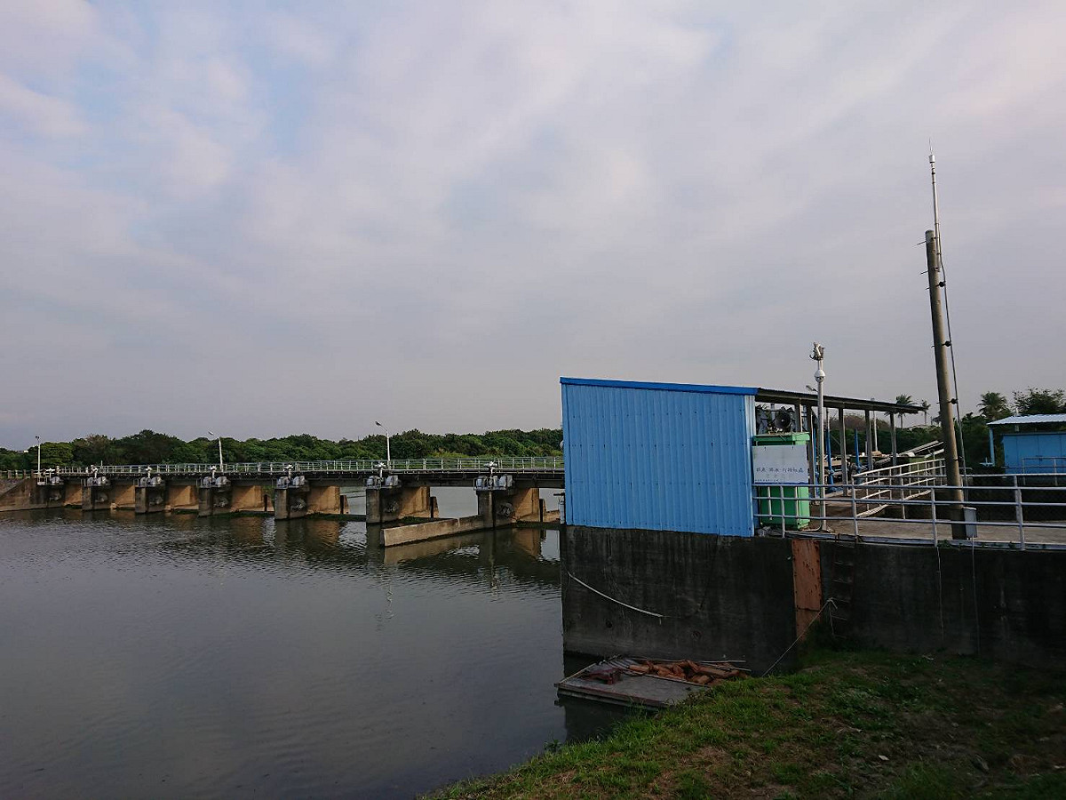 鳳山水庫-「東港溪攔河堰集水區」水源一級管制，在屏東縣長潘孟安多方努力後，水利署在5日召開「研商鳳山水庫供水標的相關事宜會議」，解除該集水區一級敏感區的管制。 圖:屏東縣府提供