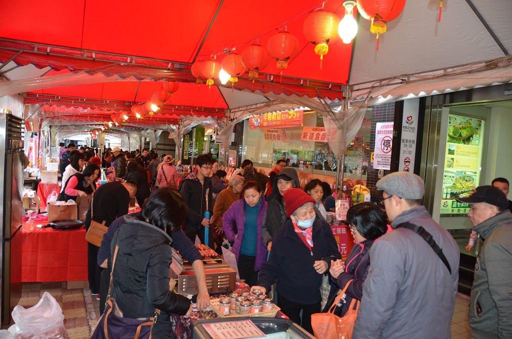 新北市板橋市農會從2月6日到13日農特產品年貨市場展售活動，將來自全台各地優質的農漁特產供市民朋友挑選。 圖：新北市政府提供