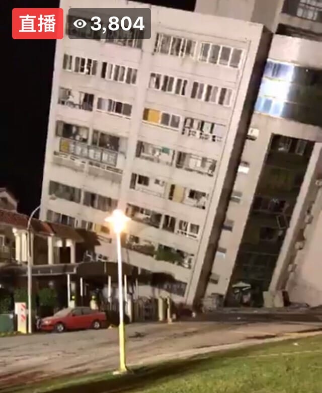 0206花蓮大地震晚上23:50花蓮縣近海發生規模7地震，在劇烈搖晃下有多棟大樓倒塌，統帥大飯店二樓以下全數下陷，警消目前已出動救援。 圖 : 翻攝自盧志松直播臉書