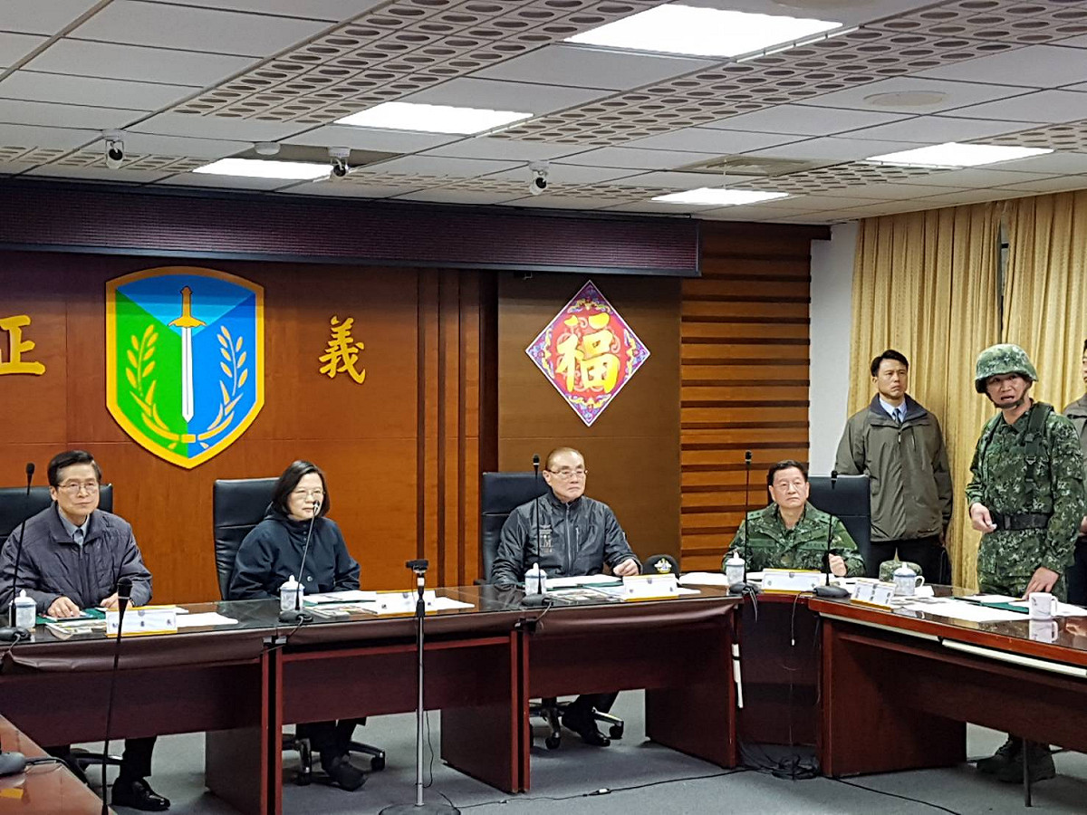 國防部指出，總統蔡英文上午前往花蓮聽取救災簡報。 圖：國防部提供