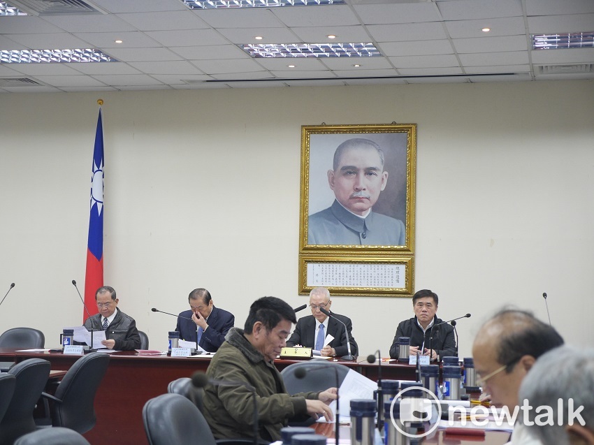 國民黨今（7）天下午再度公布第三波提名，常會上通過徵召前移民署長謝立功出線。 圖：趙婉淳／攝