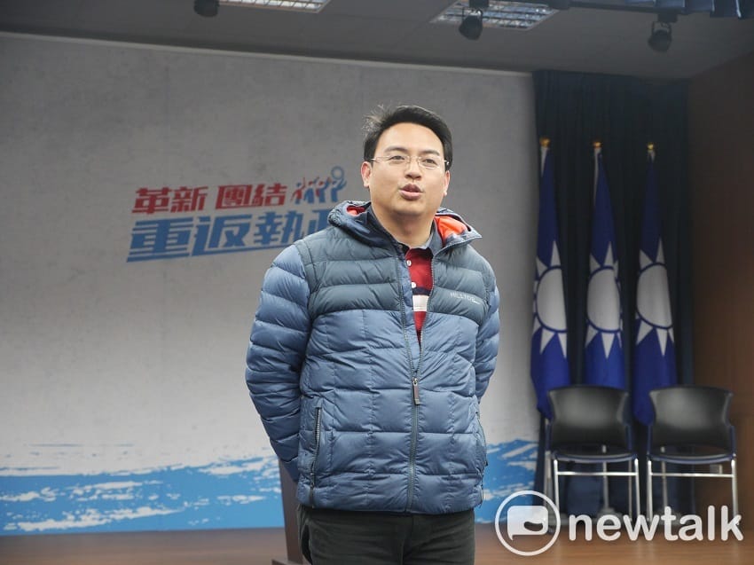 身為花蓮人的全國青工總會長吳建志下午也到場說明，雖然中央公布的是芮氏規模6級地震，但實際感受到的是超過7級，當時家裡的冰箱、櫥櫃皆傾倒，目前災區欠缺暖暖包與睡袋，水的部分還足夠。 圖：趙婉淳／攝（資料照）