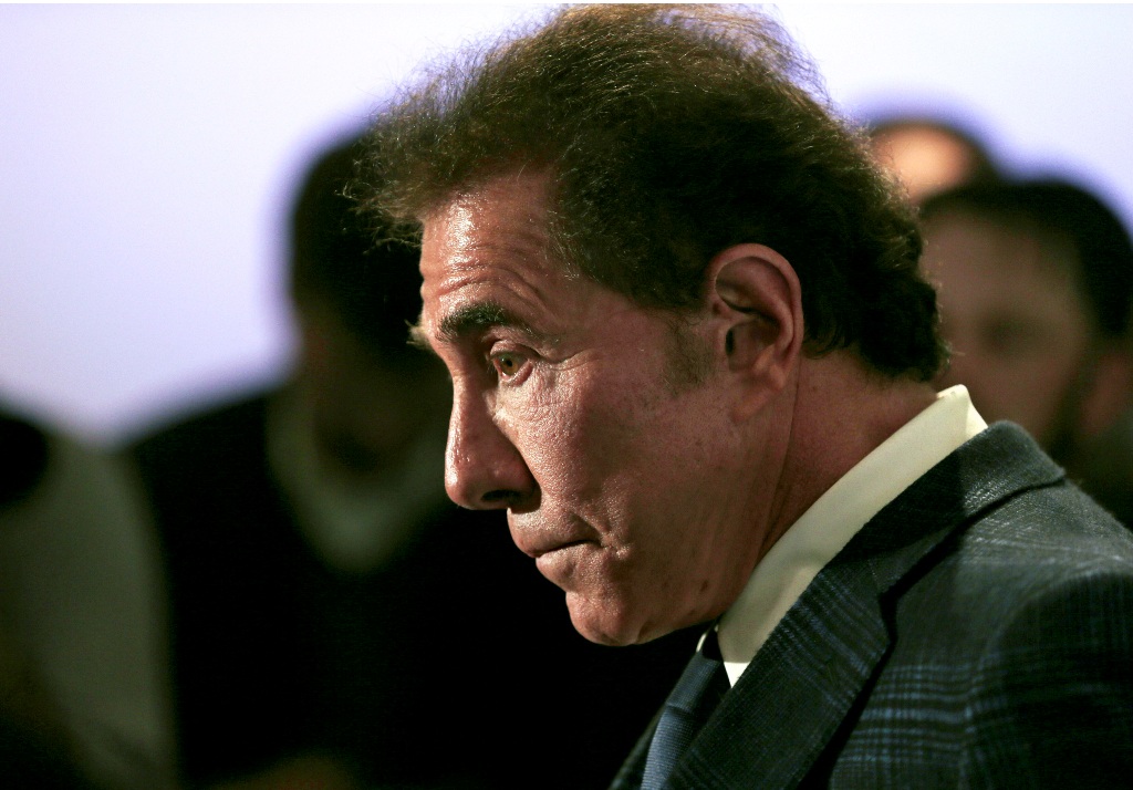 賭場大亨永利 (Stephen Wynn) 今 (7) 天宣布辭去永利渡假村集團澳門公司CEO以及董事會主席職務，永利隨後發表聲明表示，他本人因為陷入大量負面醜聞因此無法適任這些職務才主動請辭。 圖: 達志影像 / 美聯社