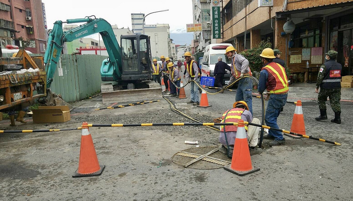 而目前仍停電的，則是倒塌大樓及台電配合危樓處理等共4棟大樓186戶，台電後續將配合相關單位盡力協助。 圖：台電提供