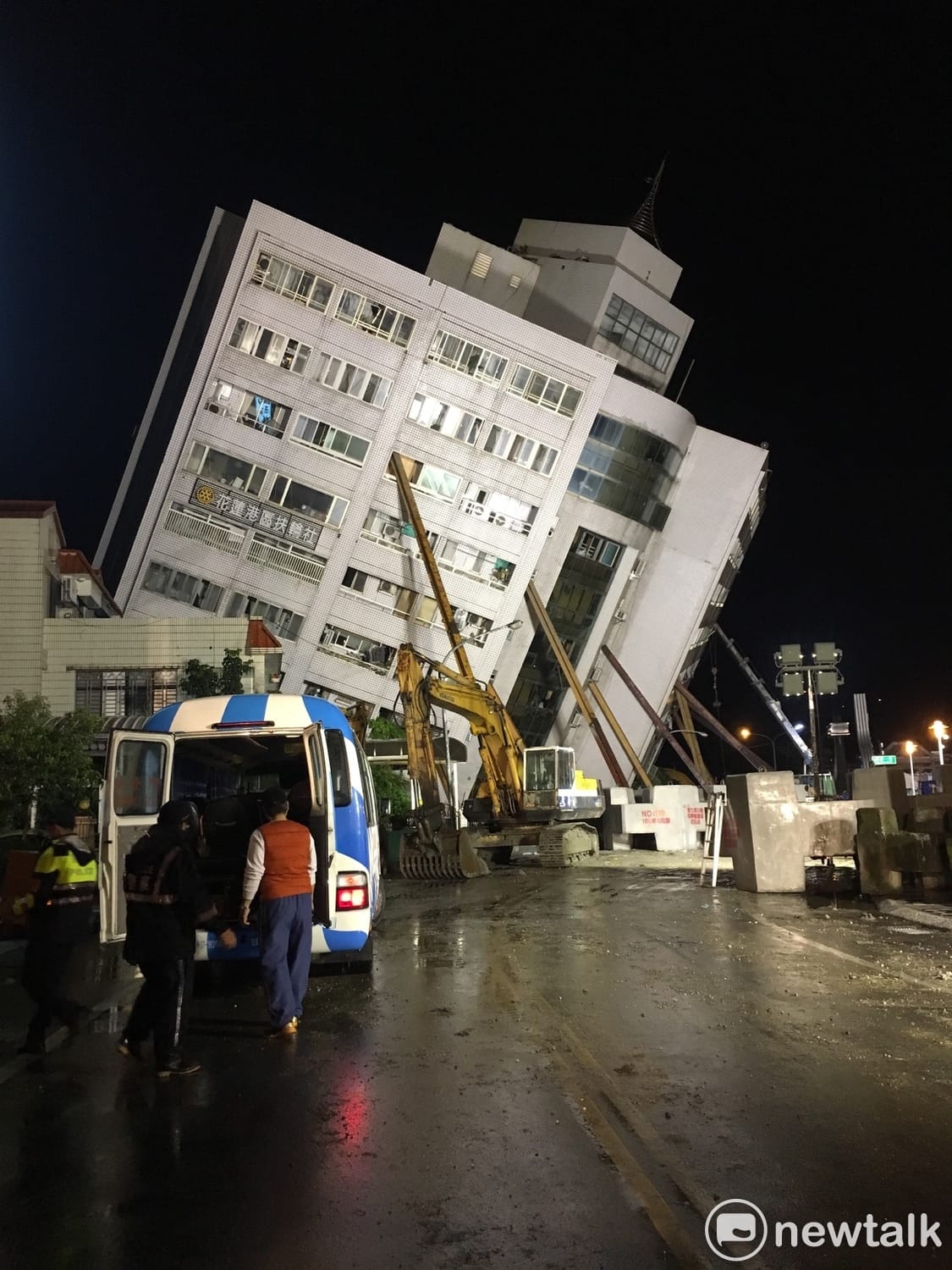 傾斜的雲翠大樓。 圖：黃韋銓/攝