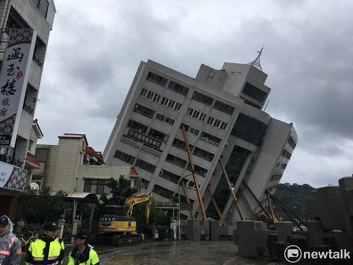 雲翠大樓在0206地震傾斜，建商劉英麟、建築師游德榮和土木技師陳禎祥3人，各被判刑5年。 圖：黃韋銓/ 攝 (資料照片)