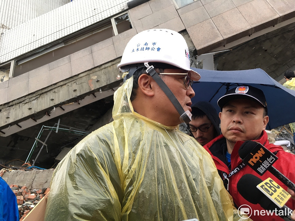 台南維冠大樓搜救行動副總指揮、台南市土木技師公會理事長黃武龍。 圖：黃韋銓/攝