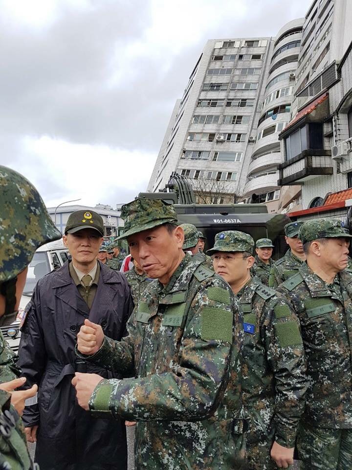 國防部今 (8) 日表示為協助賑災，將派遣官兵486人次，救災機具挖土機、生命探測器、偵搜球及沐浴機等各型裝備28類共115件，支援災區搜救、醫療服務等工作。 圖：國防部/提供