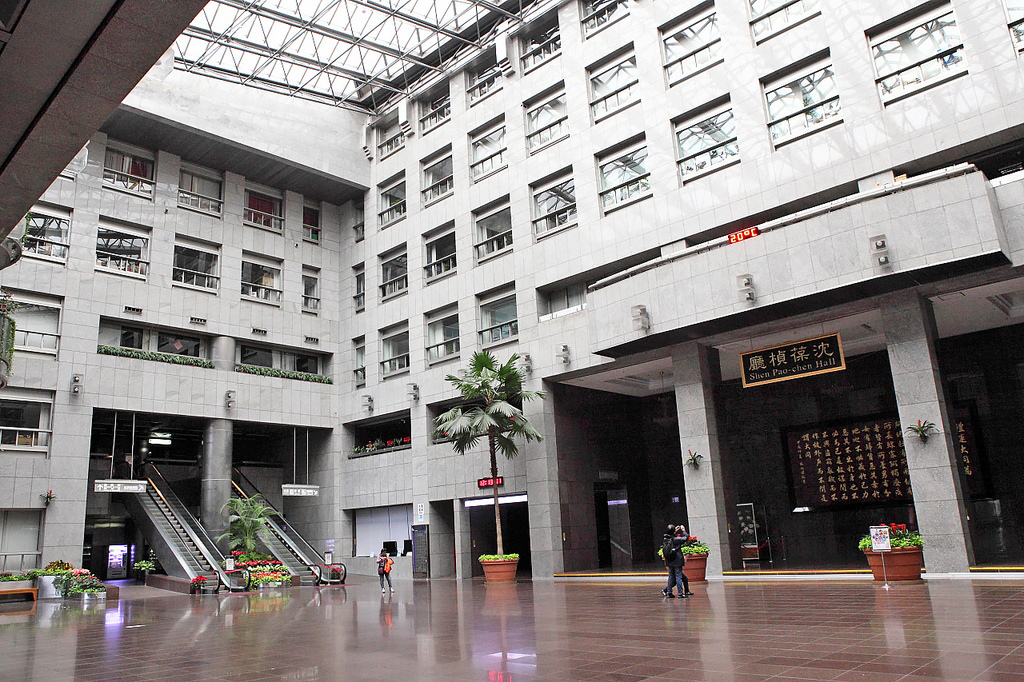 銓敘部今天表示，民國106年有2092名公務員辭職，31歲至40歲有1002人辭職最多，任職2年內提辭呈近5成。圖為台北市政府。 圖 : 新頭殼資料照片