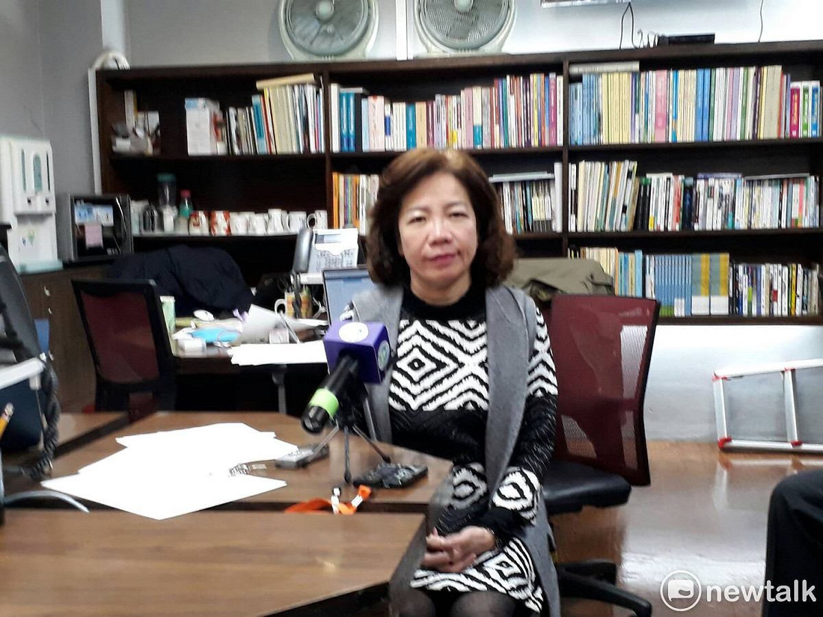 教育部技職司長楊玉表示，亞太積欠55位教師的學術研究費用，將在2月14日償還教師。 圖:陳香蘭／攝