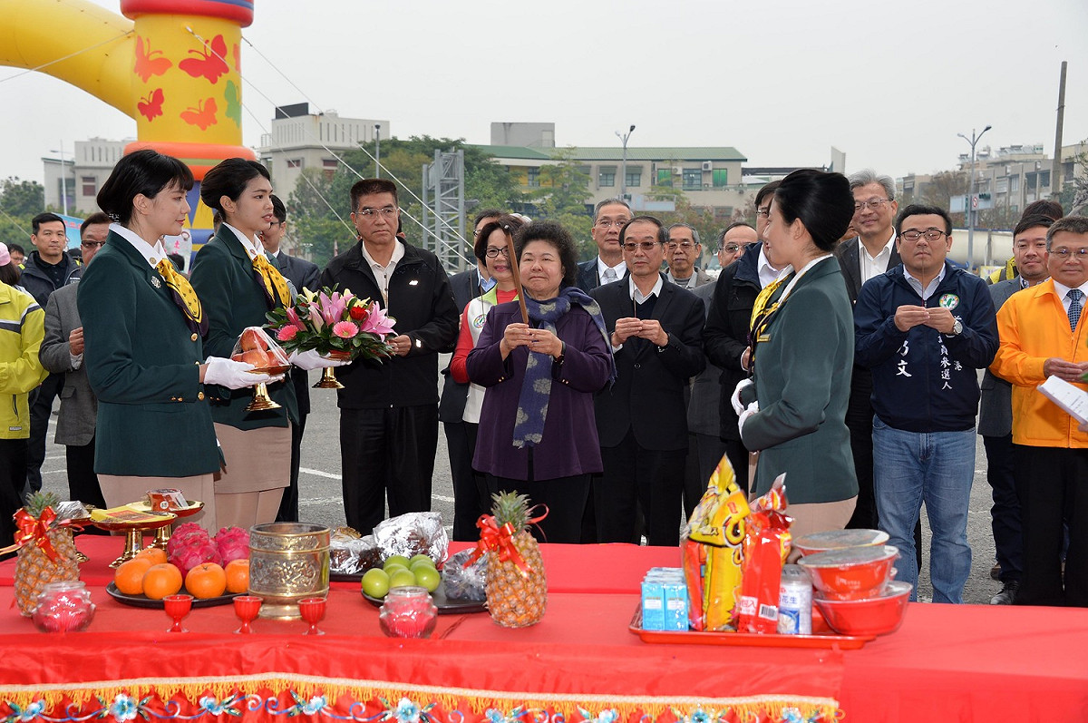 高雄市政府今（8）日舉行第86期市地重劃區動土典禮，86期市地重劃區原屬經濟部加工出口區特定倉儲轉運專用區，且鄰近高雄國際機場，具有交通便利的地理優勢，因此市府報請辦理解編。 圖：高雄市政府／提供