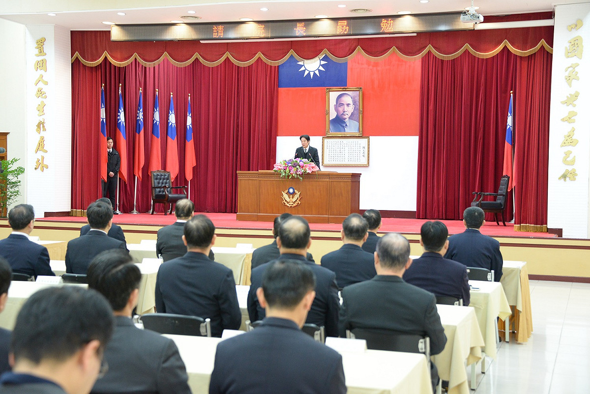 行政院長賴清德強調，有關部分縣市提出辦公廳舍重整，以及設備與器材的提升等，行政院將優先考量。 圖：行政院/提供