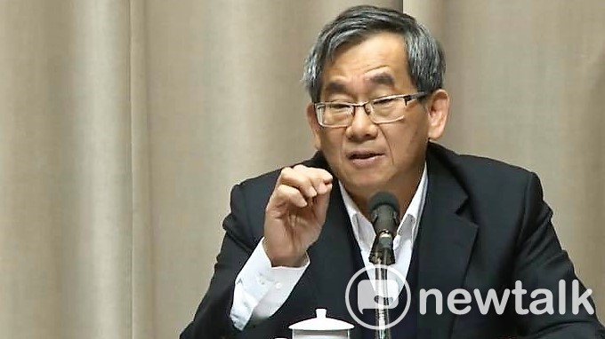 內政部營建署代理署長王榮進今（9）天表示，將修法強制要求高度供公眾使用的建築物進行耐震評估，包括旅館、大賣場、百貨公司等。 圖：謝莉慧/攝