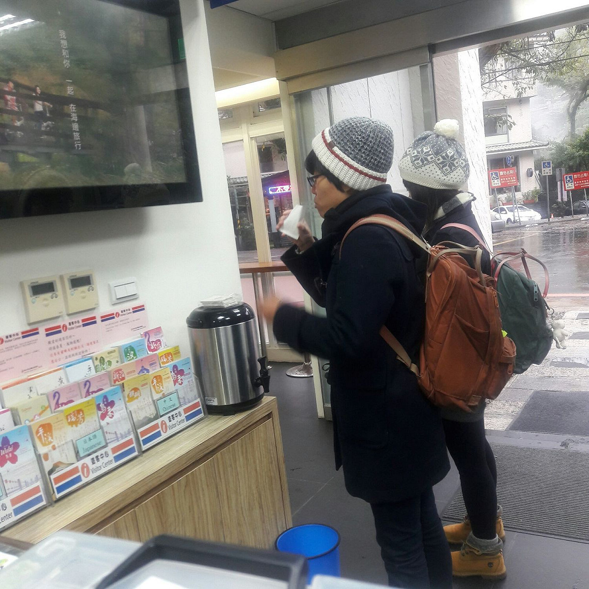 新北市副市長侯友宜表示，週末將有另一波偏乾寒流抵達新北市，市府已啟動防寒機制，將持續執行防寒關懷任務，陪伴市民對抗低溫侵襲。 圖：新北市政府／提供