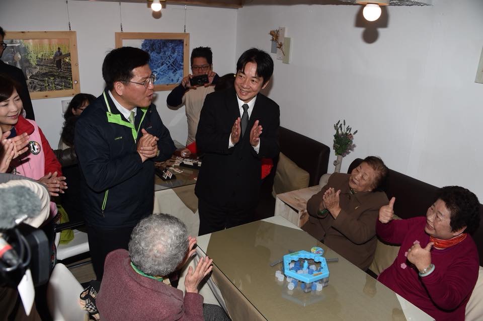 賴清德承諾，雖然行政團隊還沒有走完台灣一圈，但各地方在執行「長照2.0」所遭遇種種困難。 圖：行政院/提供