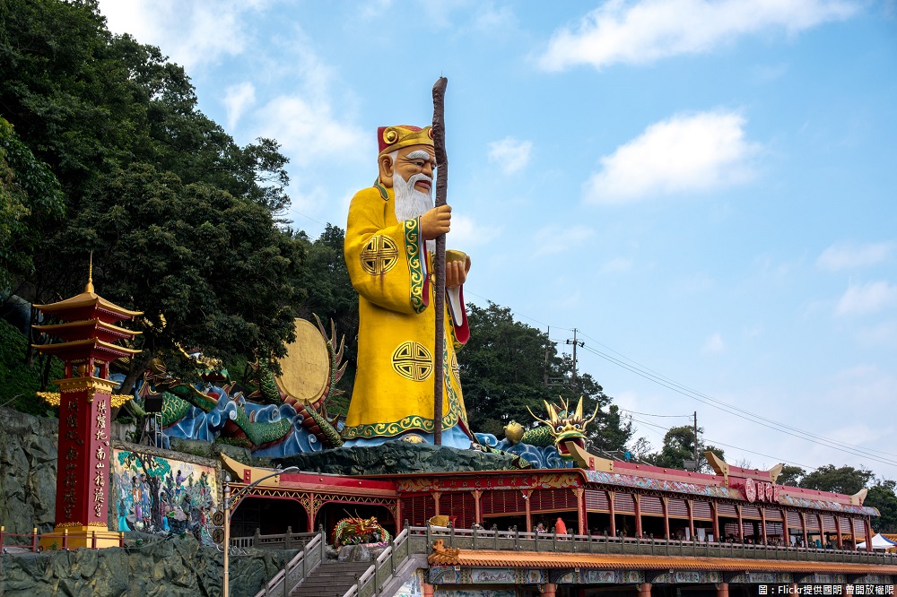 過年走春行程中，不少人都會選擇在大年初五這天去財神廟，求個錢母補財運！圖為南山福德宮。 圖：Flickr提供國明 曾開放權限