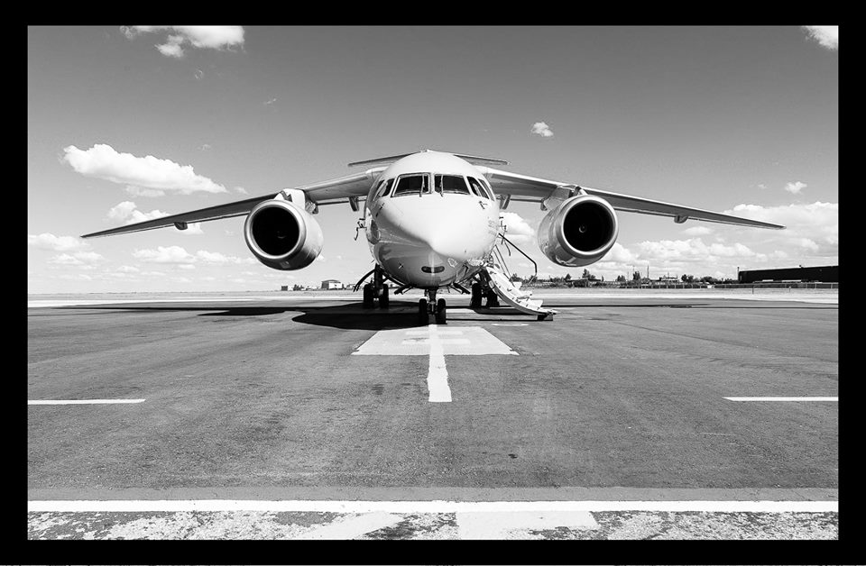 薩拉托夫航空在臉書上po出失事的黑白An-148班機照片，以示哀悼。 圖：翻攝薩拉托夫航空臉書