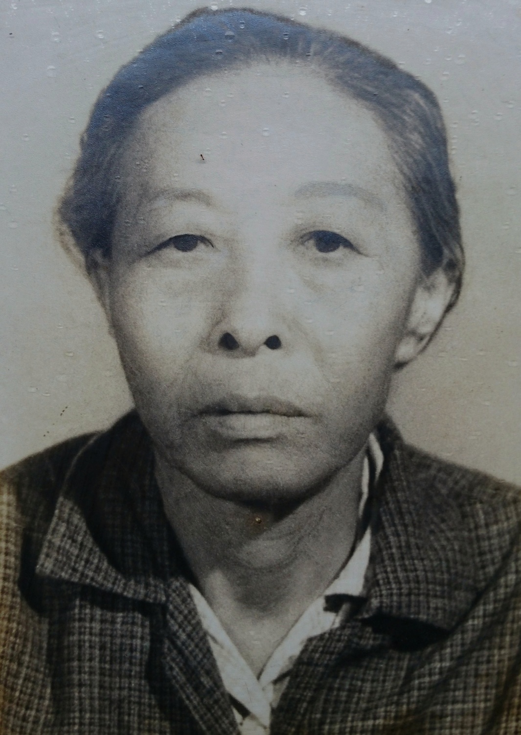 早年喪父、喪兄；一生不婚、不嫁；終身不哭、不笑；甚至，連死亡時，都不肯躺下的臺灣女長輩____陳旬阿嬤。 圖 : 王瓊玲/提供