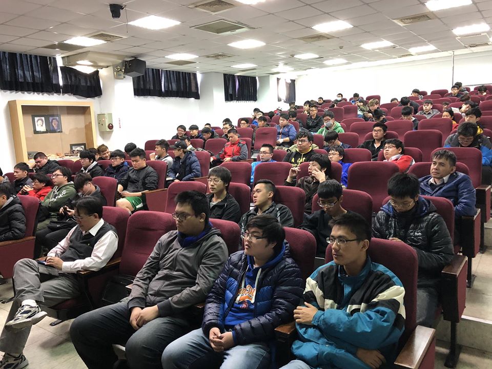 萬能科技大學資工系學生聆聽產業分享。 圖：中華民國電子競技運動協會/提供