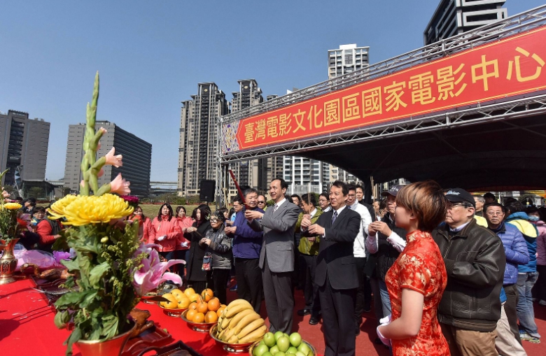 市長朱立倫、蔣根煌議長、文化部官員及李祐寧、杜篤之等電影人都參加開工動土典禮。 圖：新北市政府/提供