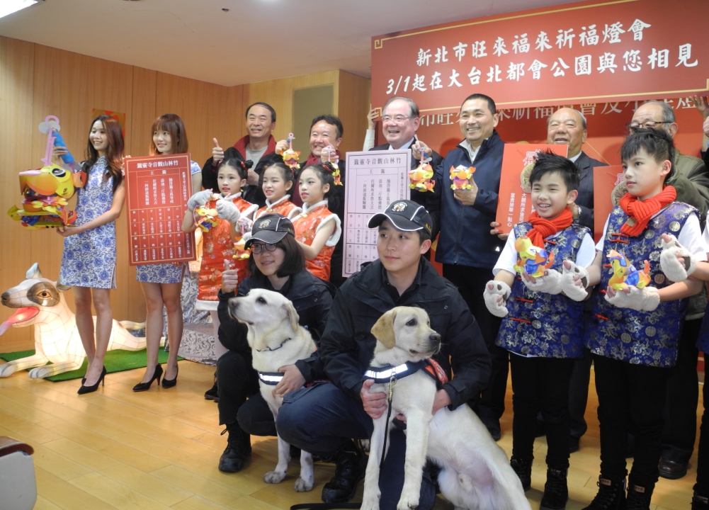 元宵節將屆，新北市府首度集結包括對岸及新北50多座宮廟，在大台北都會公園舉辦「2018新北市旺來福來祈福燈會」。 圖：王峻昌/攝