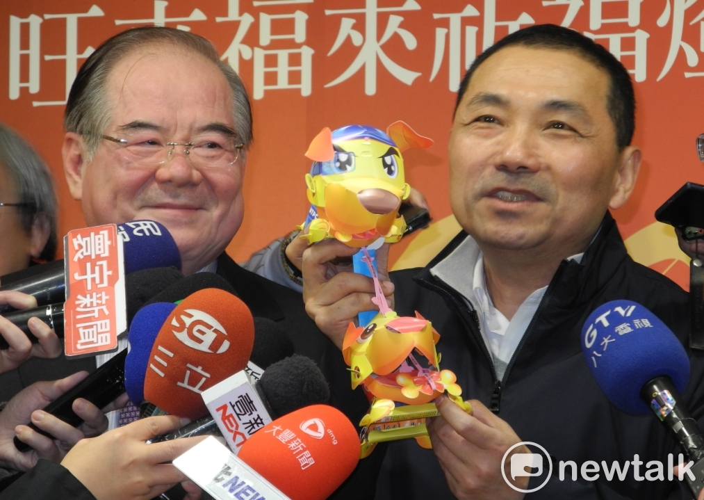 新北市副市長侯友宜、市黨部主委李乾龍（左）對工會表態挺周，都未具體回應。 圖：王峻昌/攝