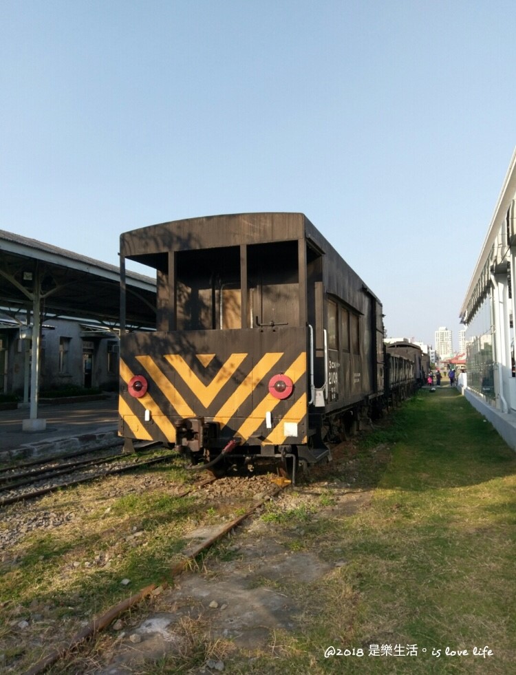 除了駁二藝術特區之外，哈瑪星鐵道文化園區也是不少人的取景地。 圖：APP《TripleFeet》提供