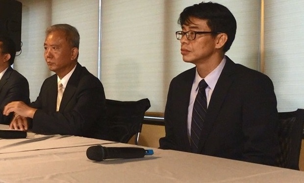 頂新集團旗下正義公司總經理何育仁(右一)，黑心油案二審遭重判有期徒刑11年。 圖：翻攝自youtube