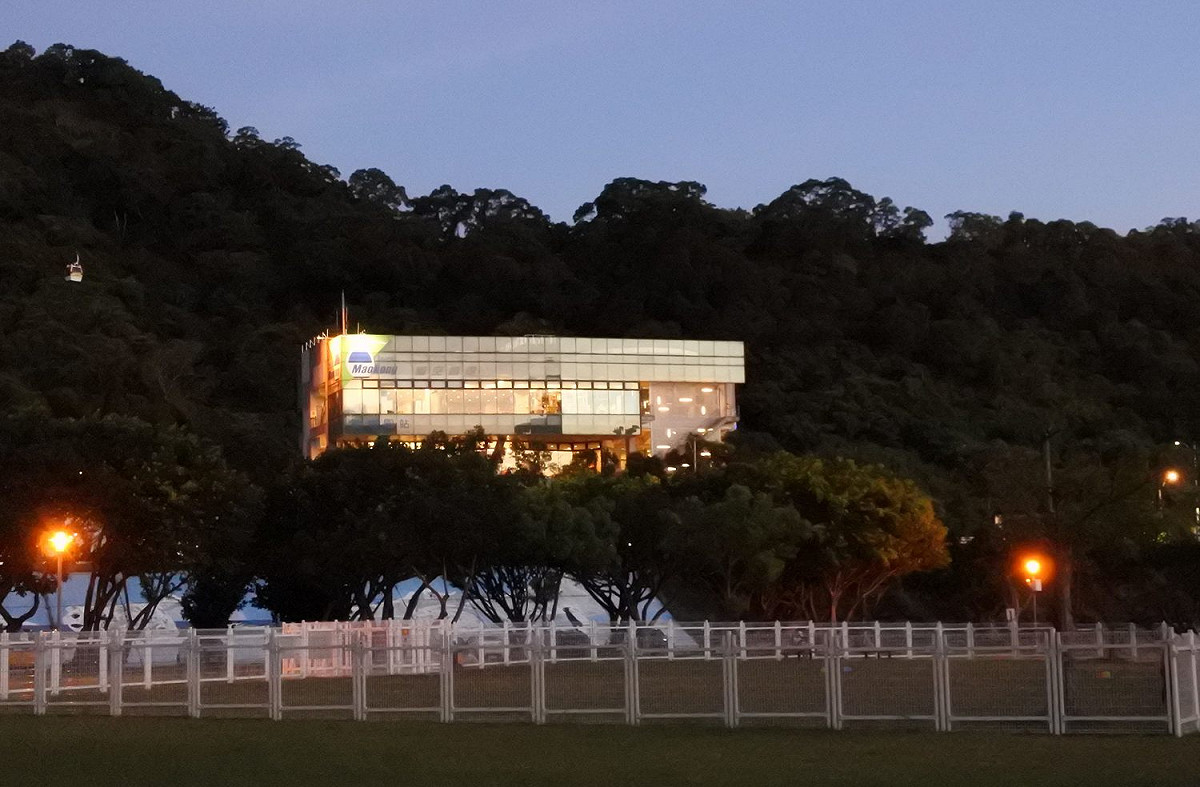 文山區的「萬興狗活動區」屬於鄰近社區的簡易設施，也有狗狗專屬活動區。
 圖 ：台北市政府提供