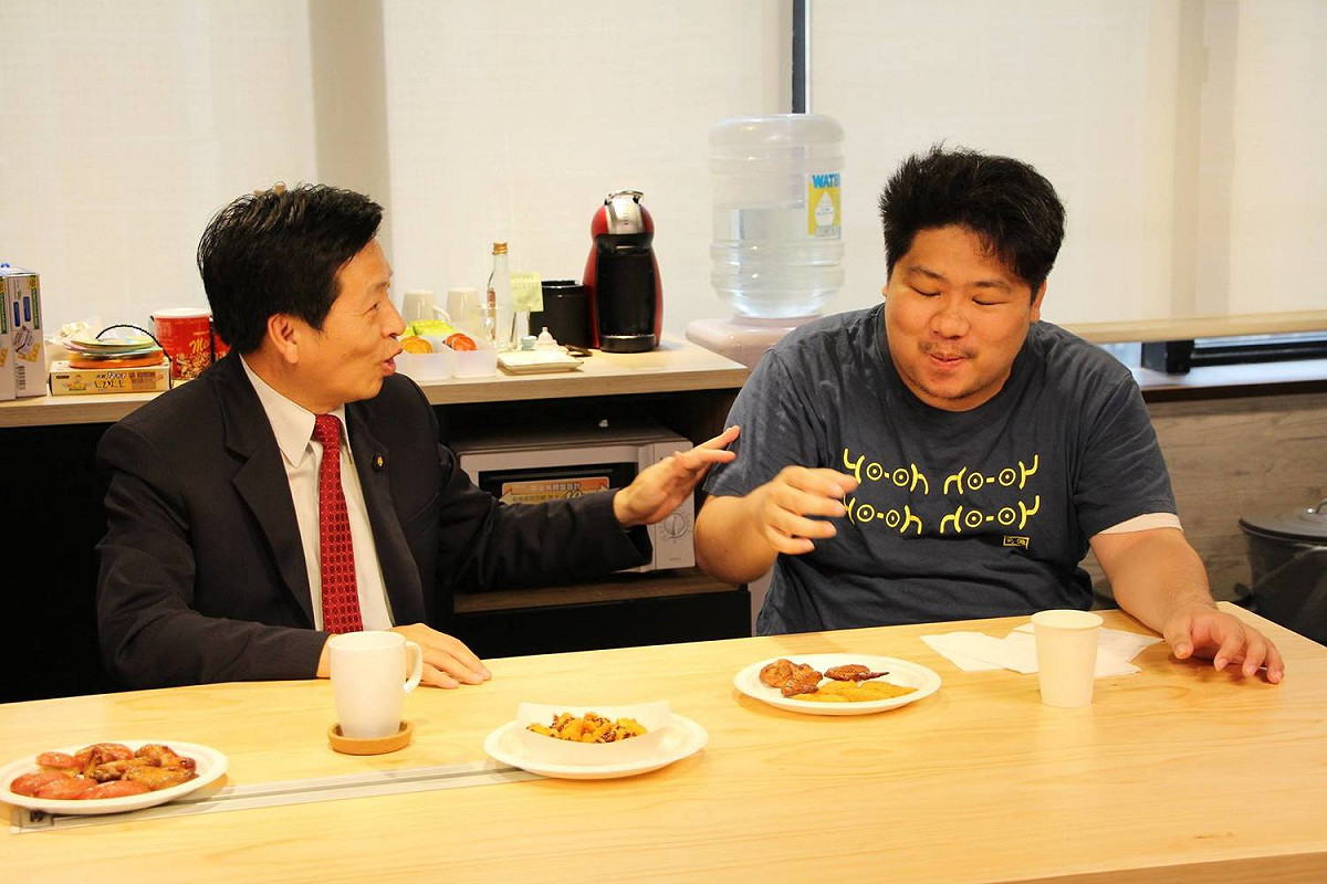 中華民國電子競技運動協會〈CTeSA〉理事長「鄭寶清」與張家兄弟「統神、國動」曾主演短劇介紹電競替代役。 圖：翻攝自 華民國電子競技運動協會 粉絲專頁