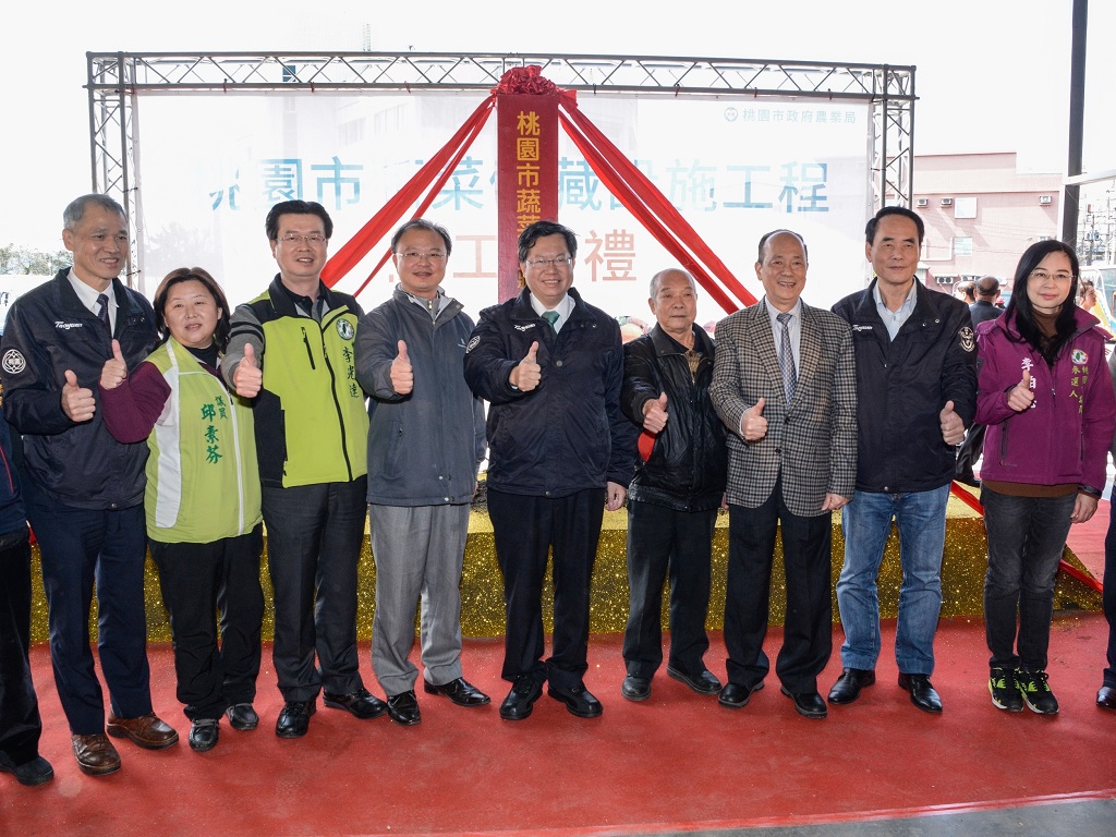 桃園市長鄭文燦今（13）日前往桃農綜合農產品批發市場出席「桃園市蔬菜儲藏設施工程」開工典禮。 圖：桃市府／提供