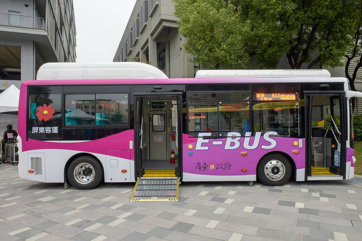 屏東縣政府新闢3條新的公車路線，其中一條為「513屏東環繞線」。 圖：翻攝i屏東~愛屏東粉絲專頁