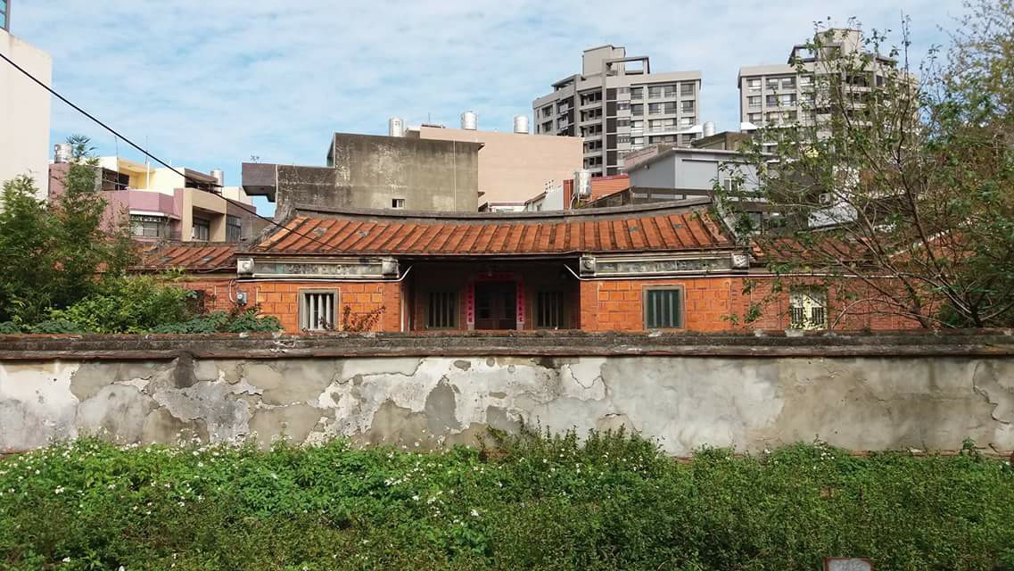 拆了房子好過年？新竹太原第今（15)日遭溫氏家族強拆，文史工作者緊急報警並通知新竹文化局與文化部。 圖:董米亞／提供