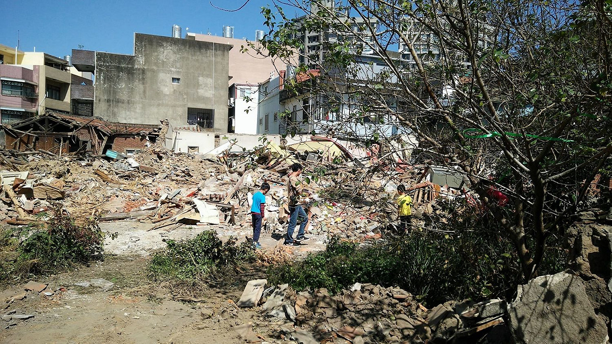 文史工作者王完子呼籲，新竹市要全力守護遭拆除的暫定古蹟─太原第，不要只是喊口號，光讉責沒有用。 圖:康諾錫／提供