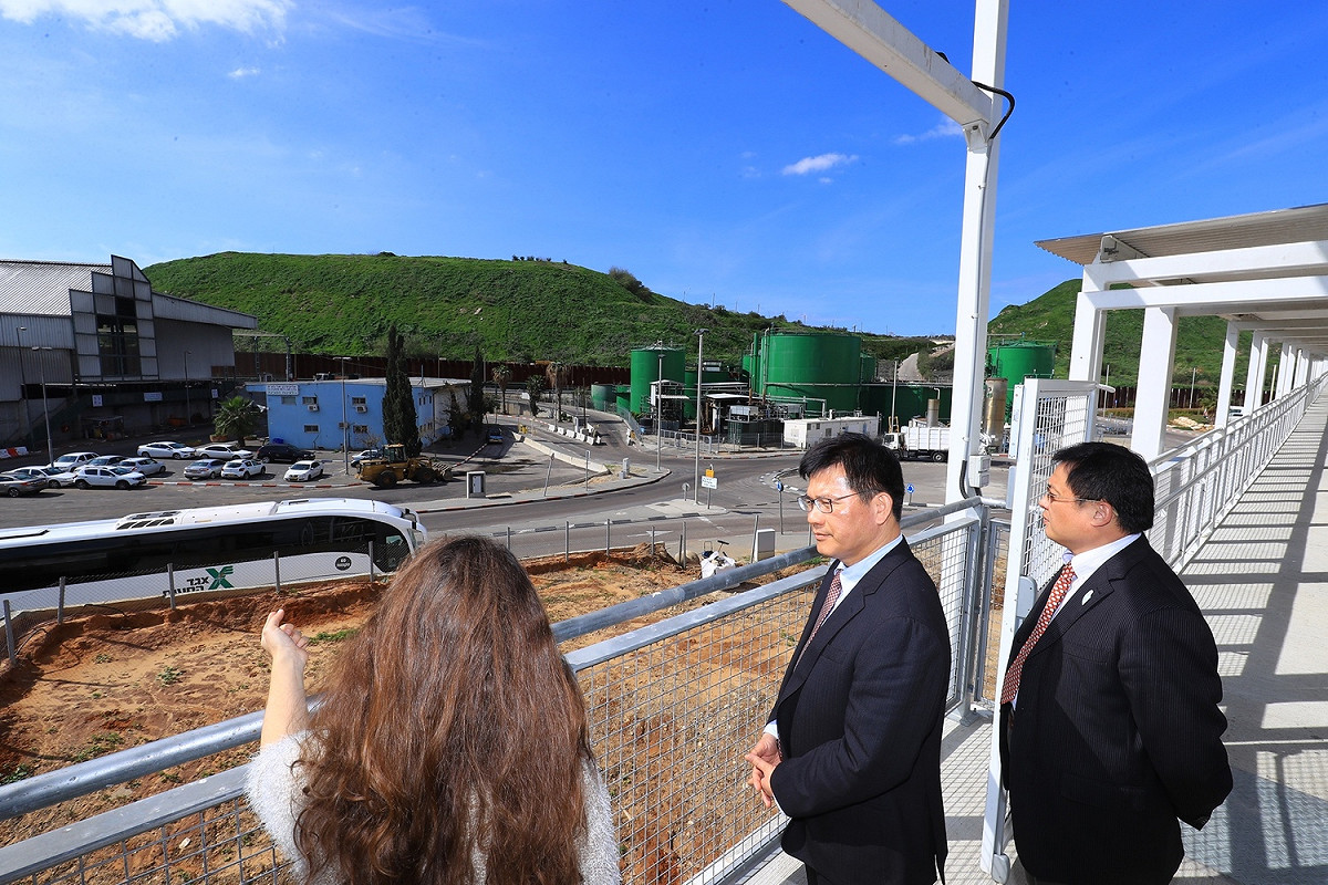 台中市長林佳龍參訪以色列特拉維夫市的大都會垃圾處理場。 圖：台中市府提供