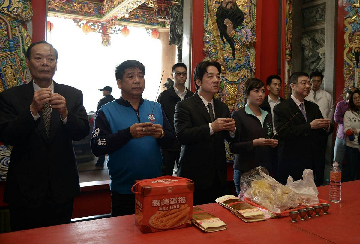 賴清德至保安宮參拜。 圖 : 行政院/提供